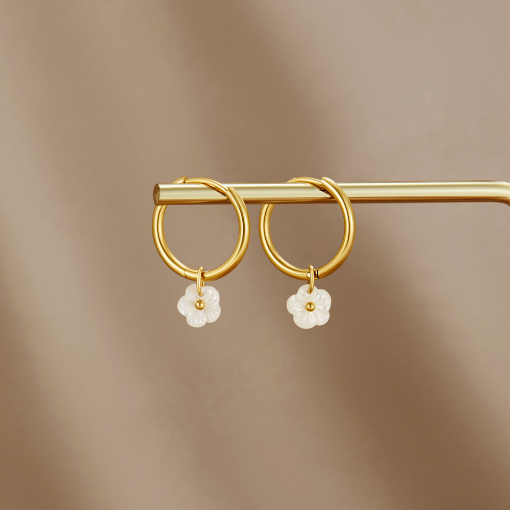 Hvide Petal Shell Hoop Øreringe