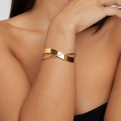 Eve Guld Bangle
