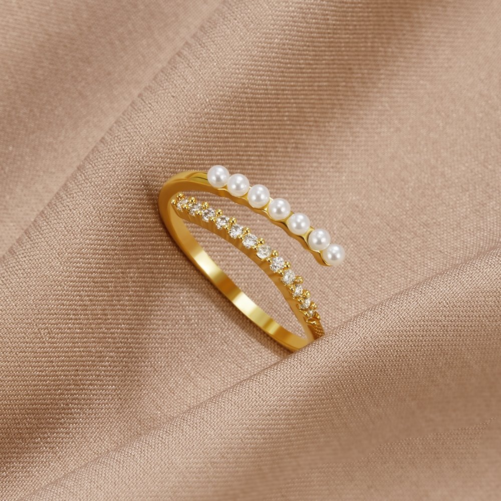 “Wrap Me” Perle & Krystal Ring